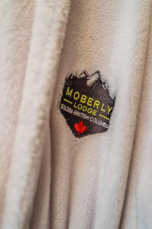 Moberly Lodge Golden Exteriér fotografie
